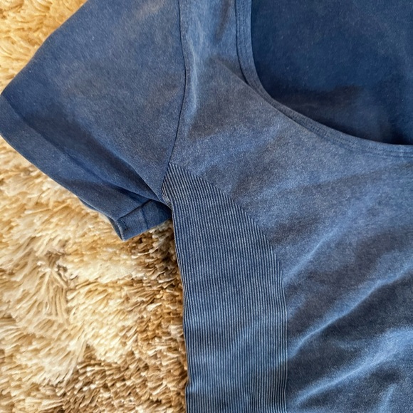 NWOT Fabletics Navy Short Sleeve Tee - Picture 3 of 4